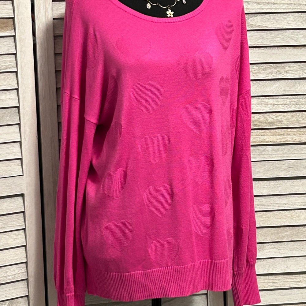 NWT Crown & Ivy Vibrant Pink Graphic Hearts Crew Neck Sweater